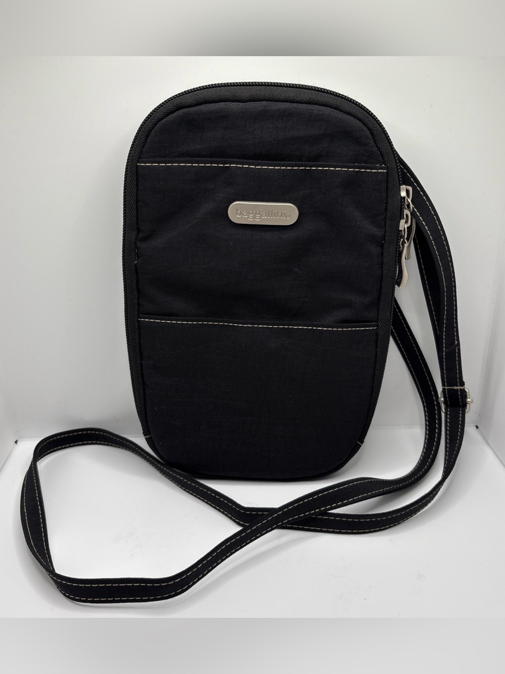 baggallini Bag Womens Small Black Crossbody Pockets Organization Travel Compact